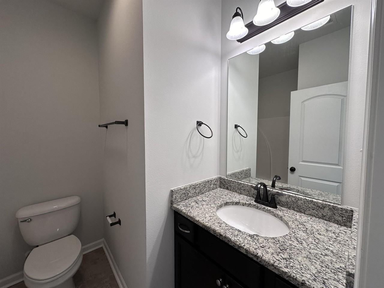 109 Colony Station St - Photo 4 of 12