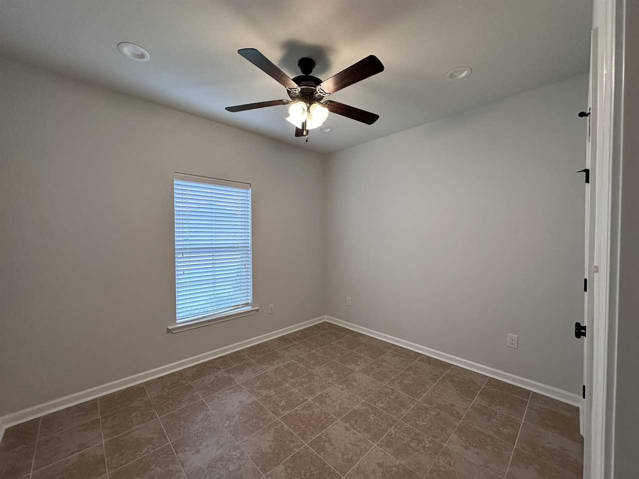 109 Colony Station St - Photo 5 of 12