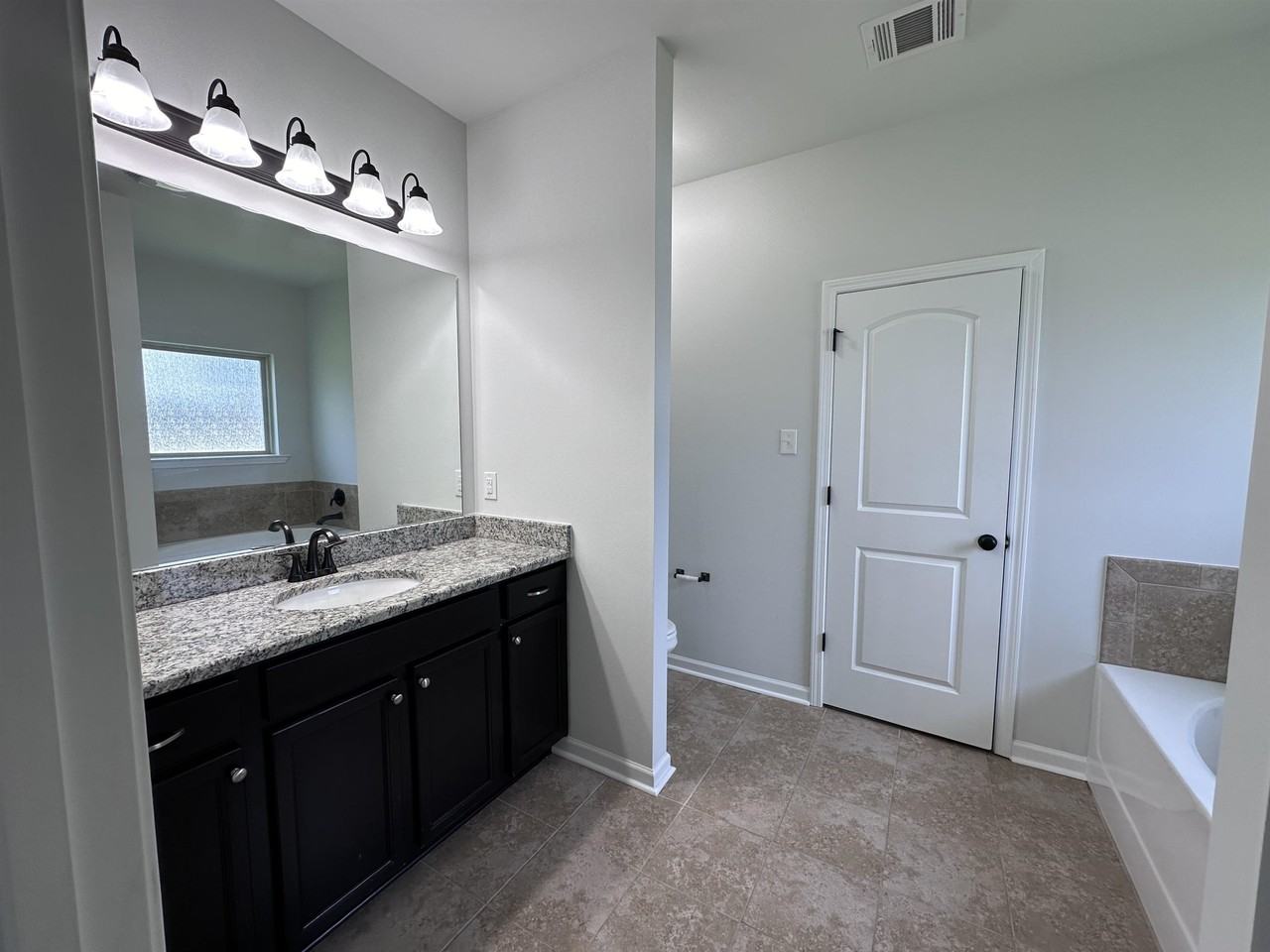 109 Colony Station St - Photo 7 of 12