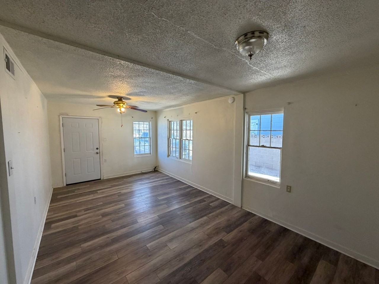 1013 Pate St - Photo 2 of 17