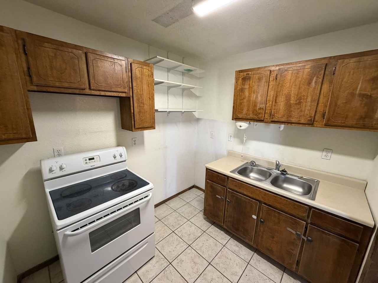 1013 Pate St - Photo 4 of 17