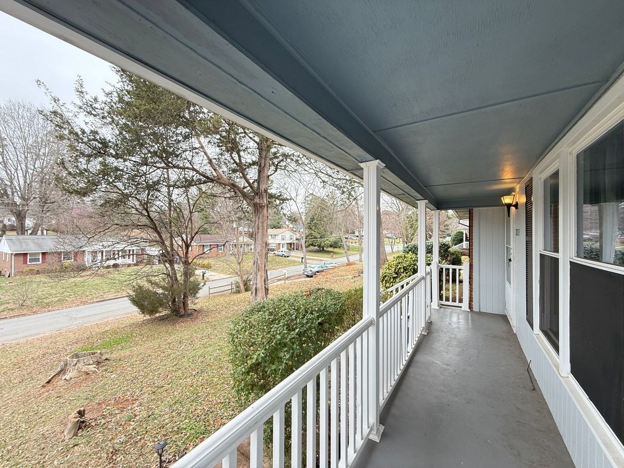 213 Foxcroft Dr - Photo 2 of 21