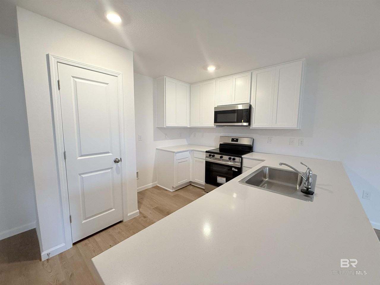 16118 Eden St - Photo 2 of 15