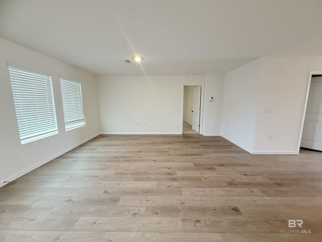 16118 Eden St - Photo 4 of 15