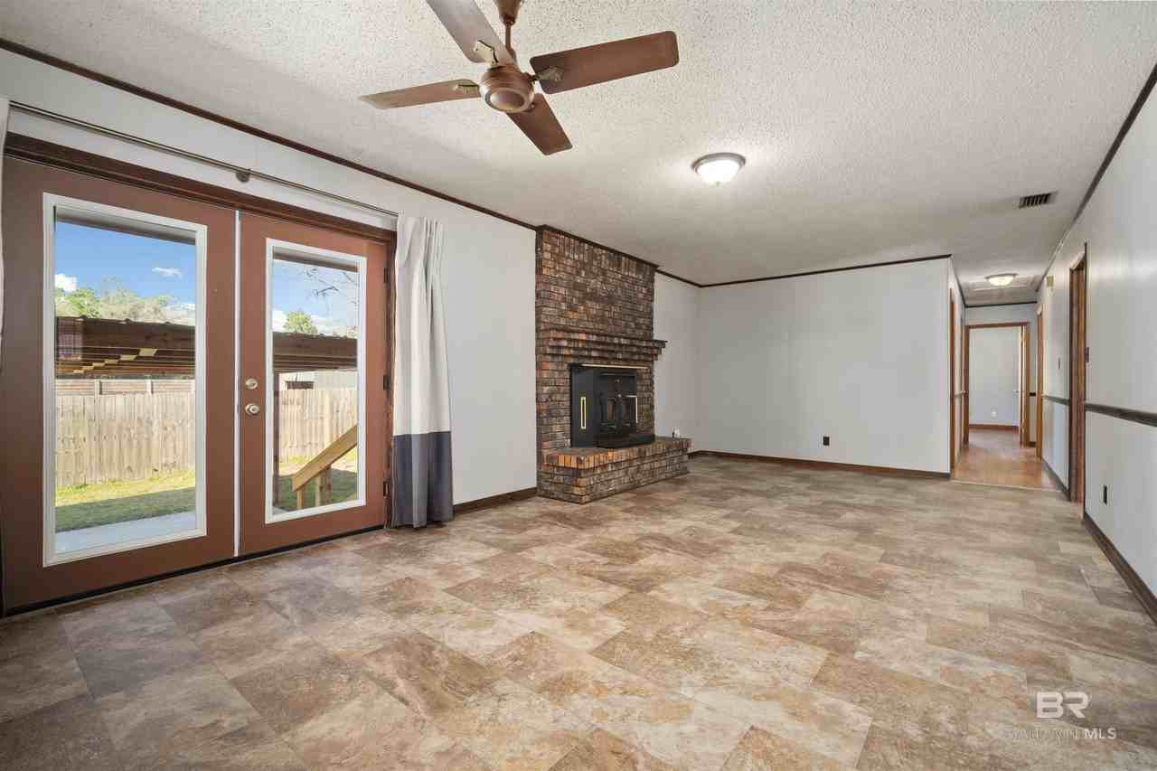 30045 Wayside Dr - Photo 4 of 19