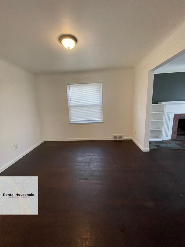 9953 Pierson St - Photo 3 of 19