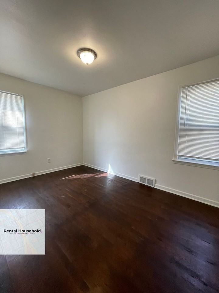 9953 Pierson St - Photo 7 of 19