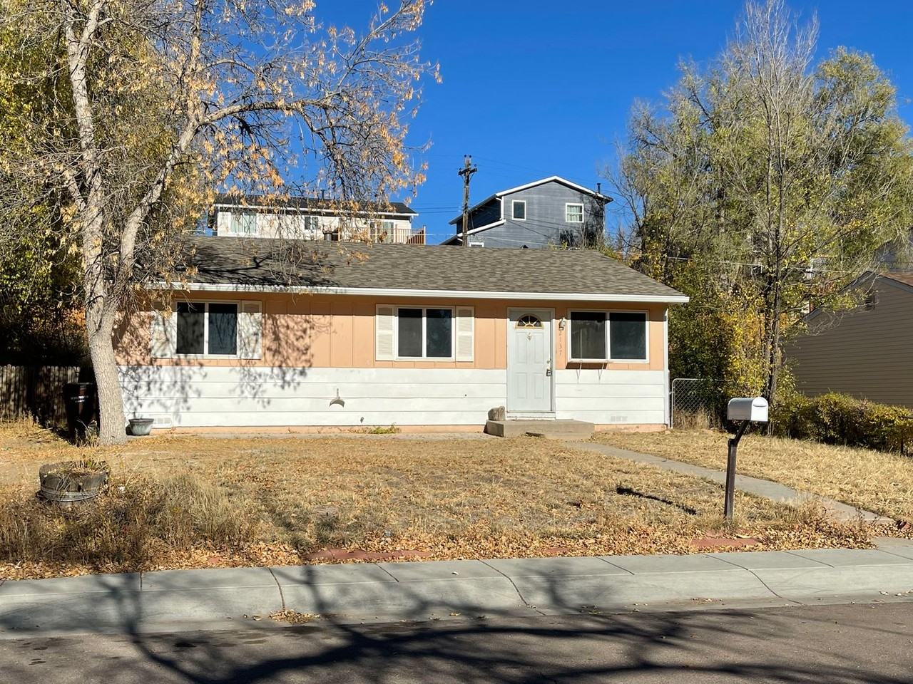 2137 Frontier Dr - Photo 2 of 25