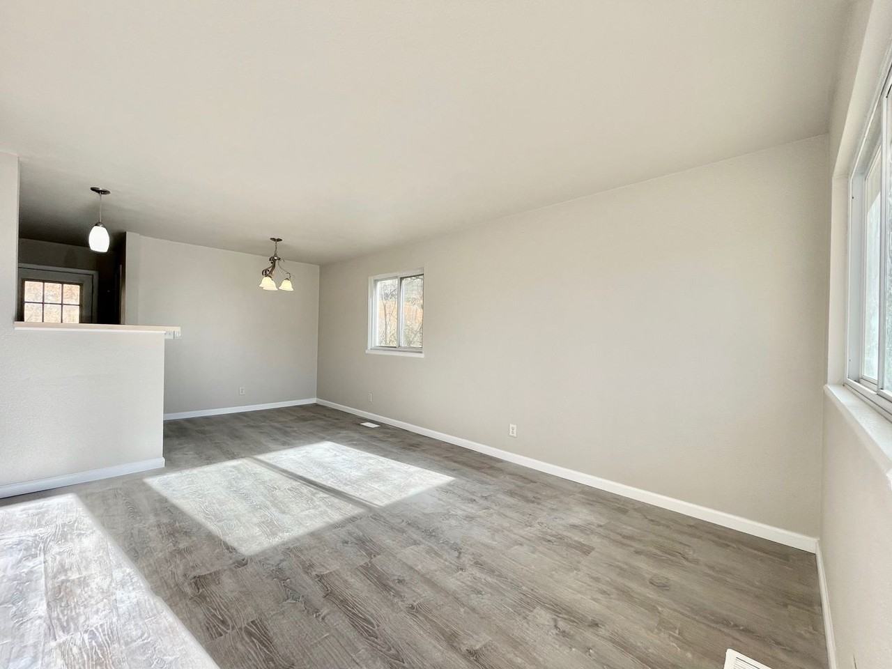 2137 Frontier Dr - Photo 3 of 25