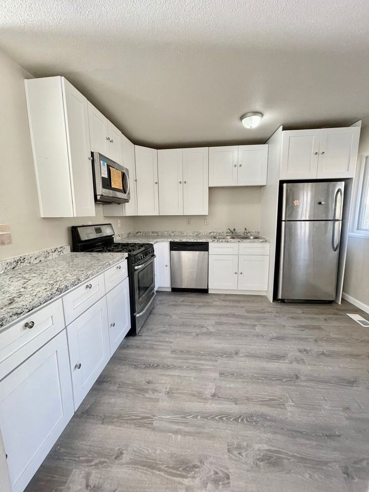 2137 Frontier Dr - Photo 6 of 25