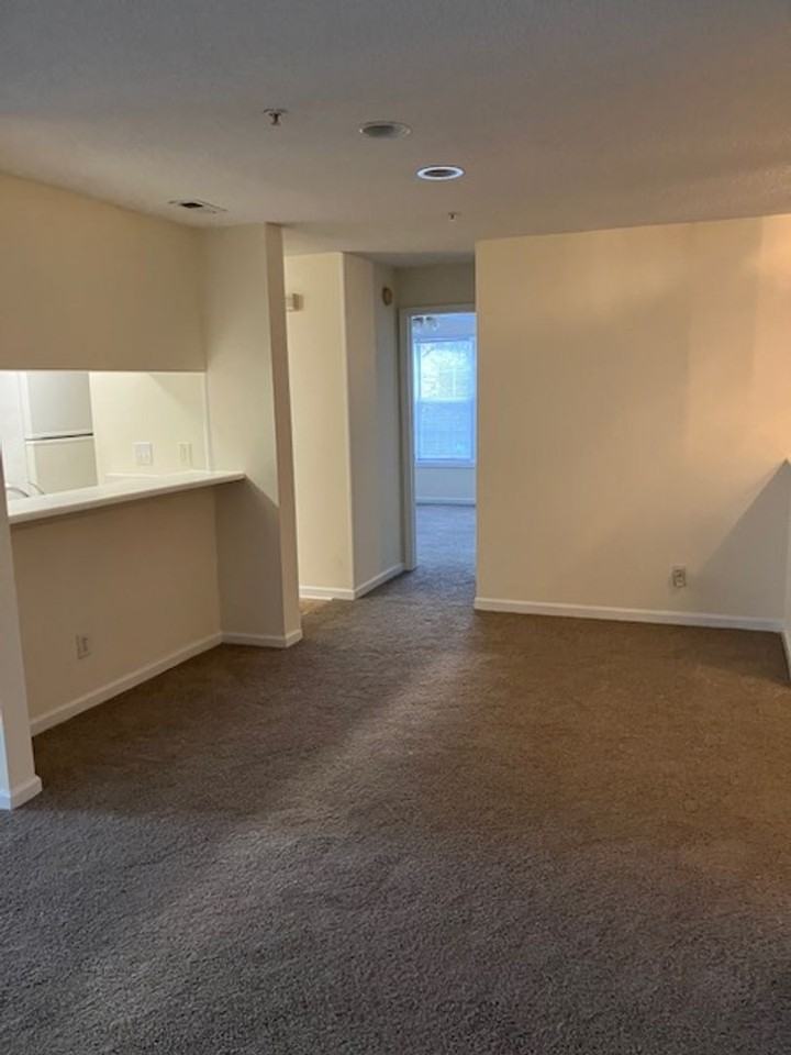 802 Bryce Ct Apt H - Photo 2 of 13