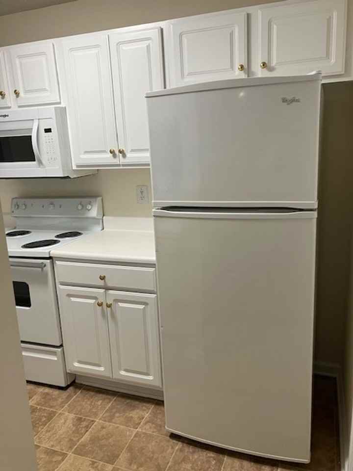 802 Bryce Ct Apt H - Photo 4 of 13