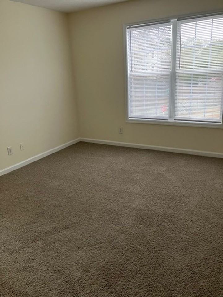 802 Bryce Ct Apt H - Photo 7 of 13