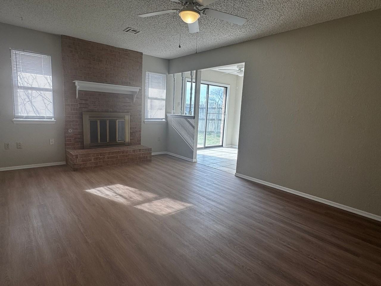 314 Ne Skyline Cir - Photo 2 of 15