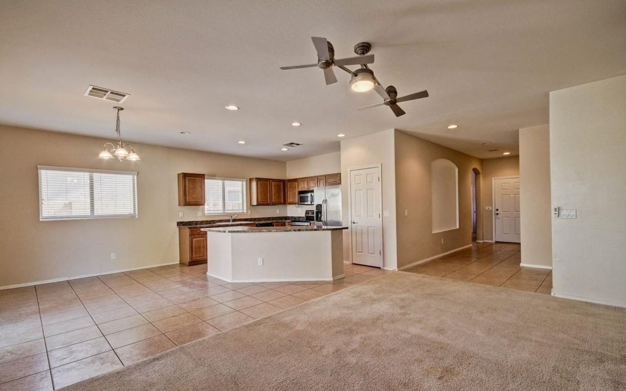 3710 S 94th Ln - Photo 6 of 34