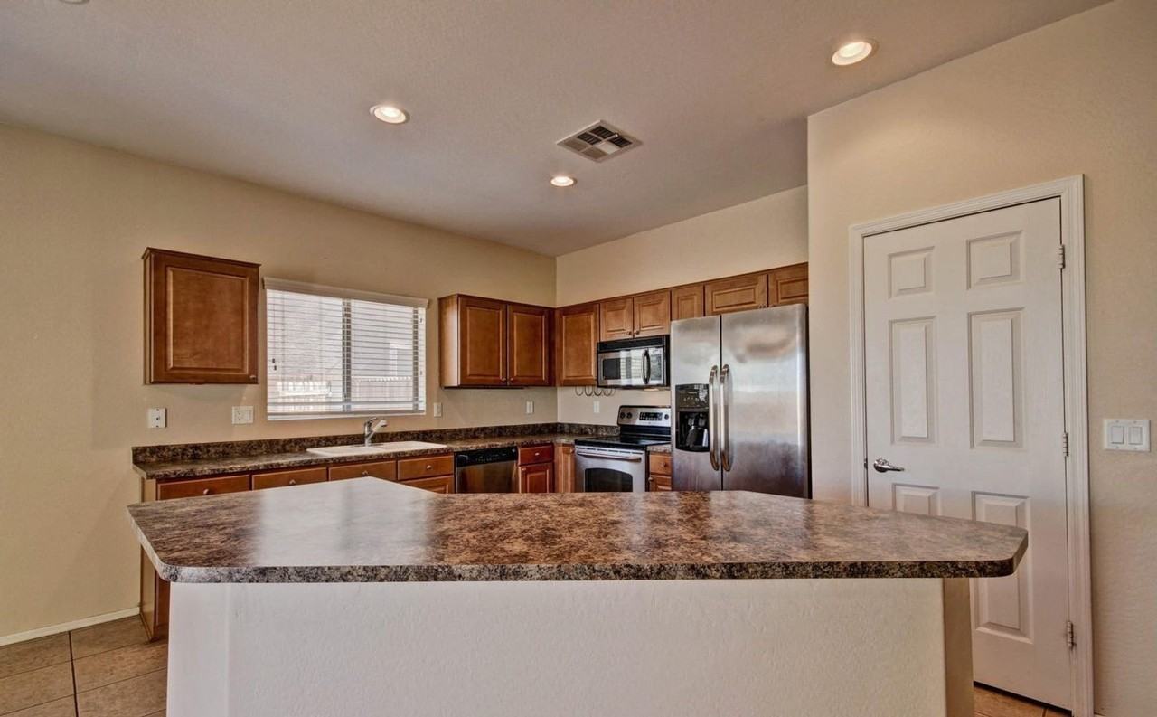 3710 S 94th Ln - Photo 7 of 34