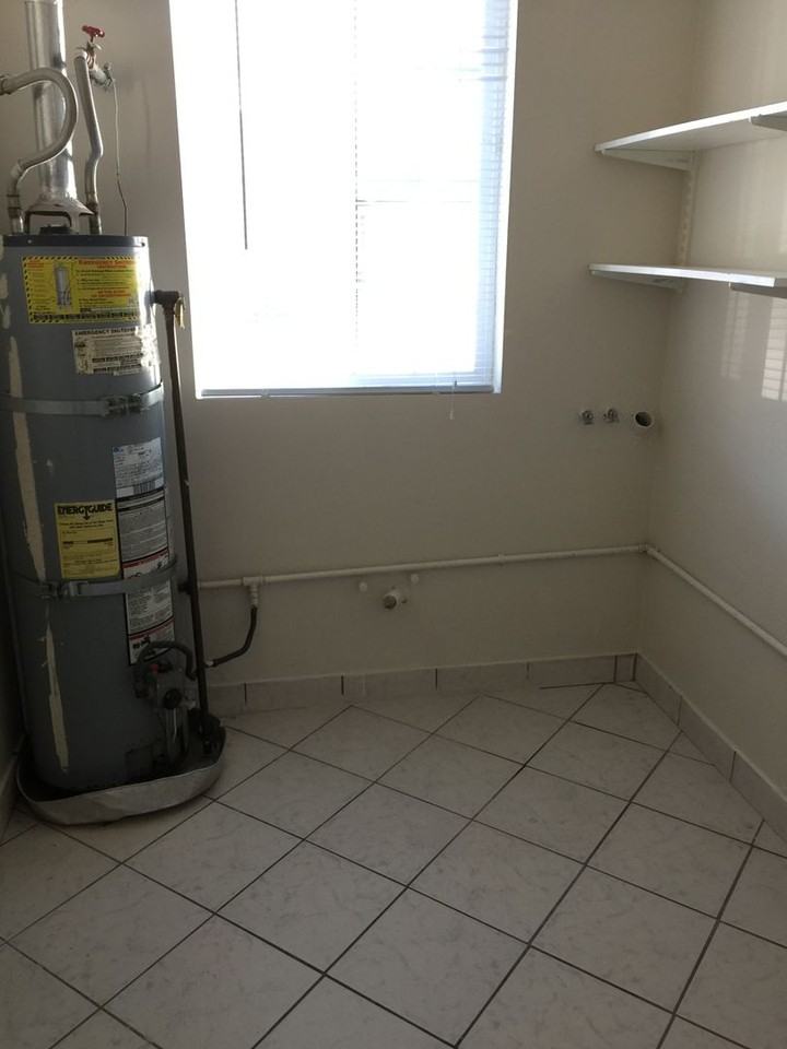 16028 Marcella St - Photo 7 of 50