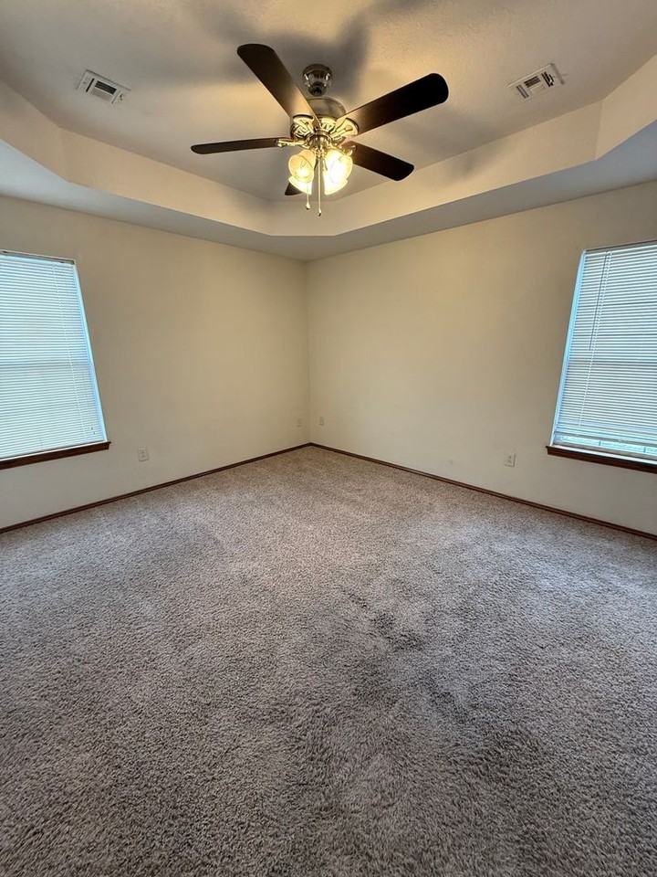 707 Sean Ct - Photo 3 of 19