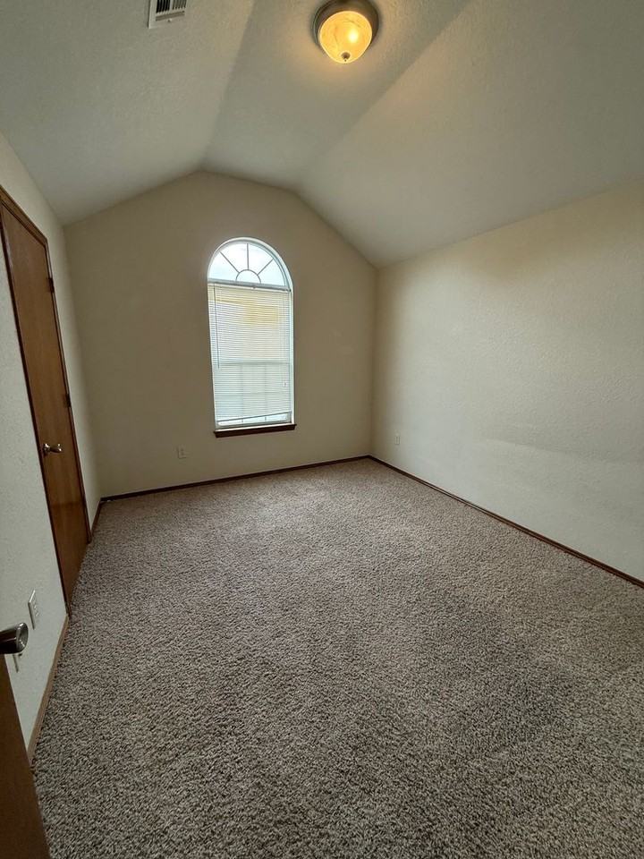 707 Sean Ct - Photo 7 of 19