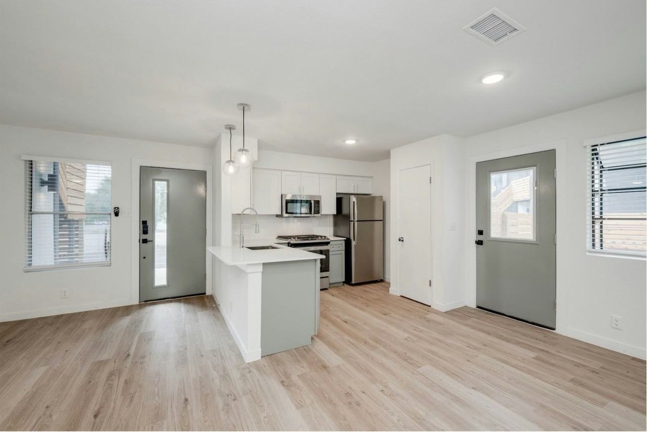 905 Airoso Cove, Unit C - Photo 4 of 14