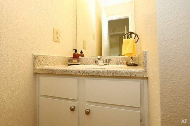 5001 Convict Hill Road, Unit 0411 - Photo 7 of 8