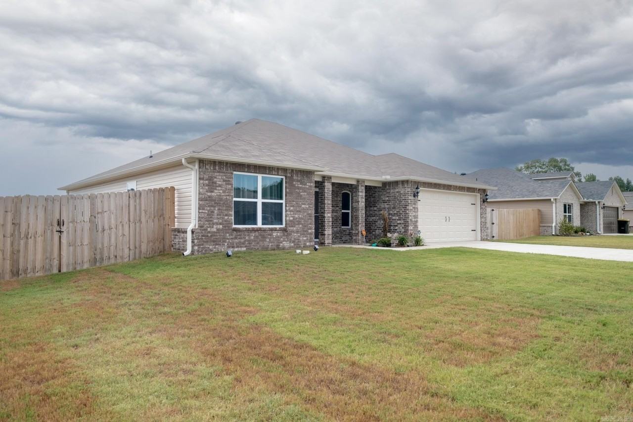 16 Saunder Dr N - Photo 3 of 22