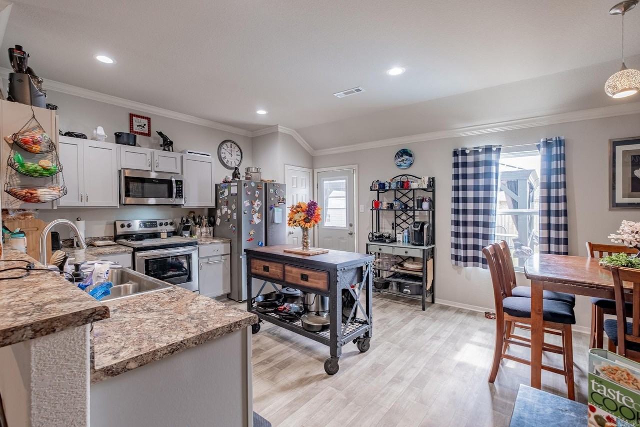 16 Saunder Dr N - Photo 7 of 22