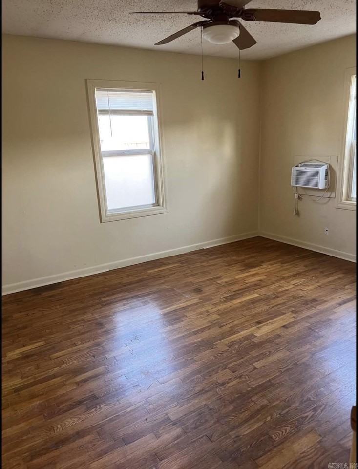 206 N 2nd St - Photo 4 of 7