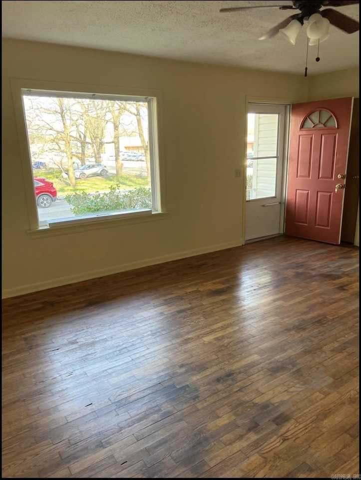 206 N 2nd St - Photo 6 of 7