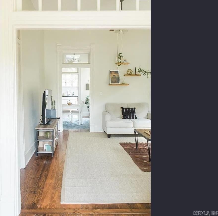 1605 Scott St - Photo 4 of 21