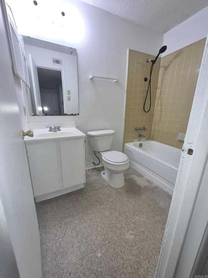 13406 Quail Bend Dr - Photo 3 of 6