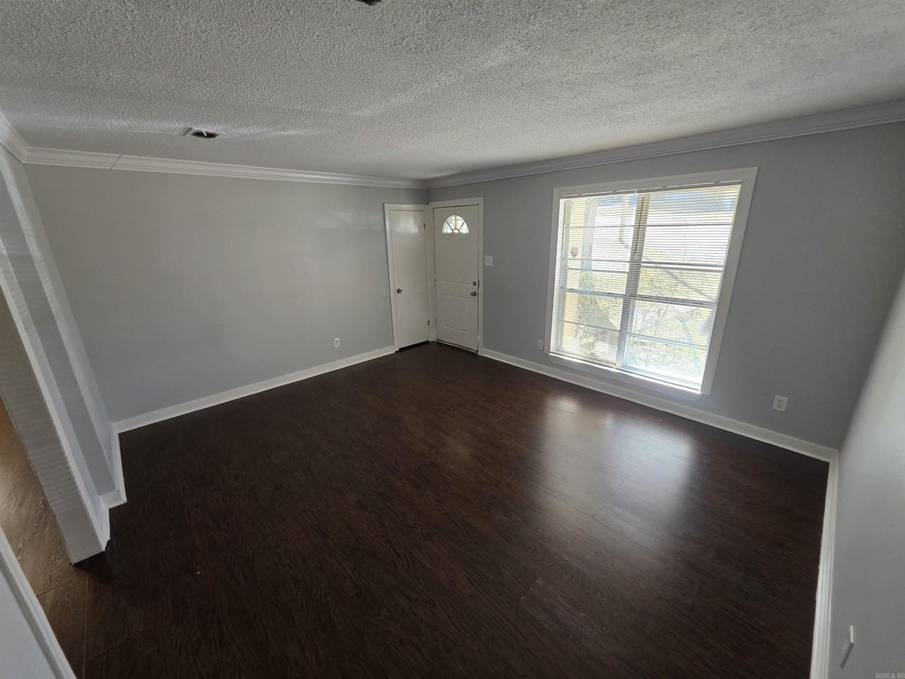 2007 Vancouver Dr - Photo 2 of 14