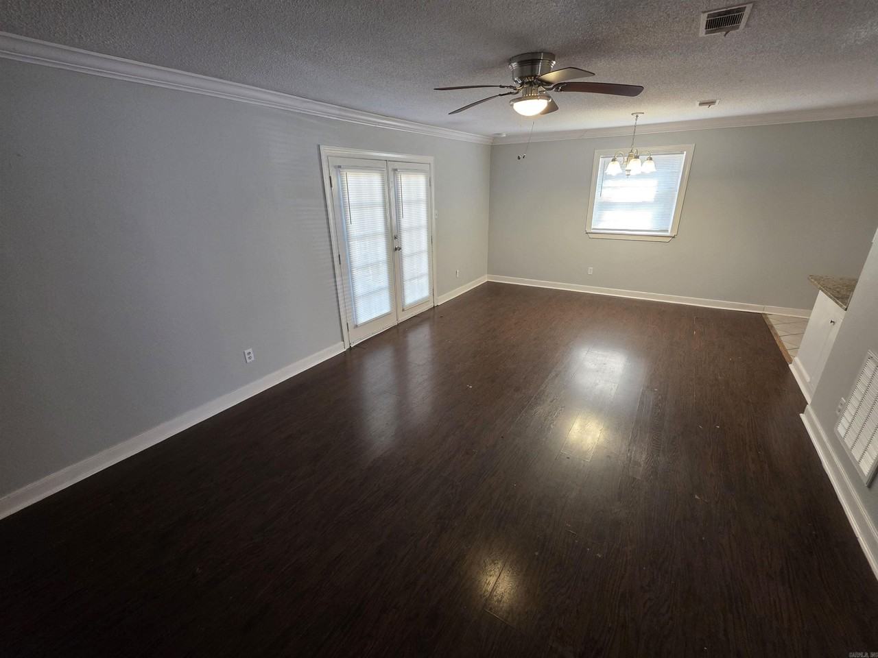 2007 Vancouver Dr - Photo 3 of 14