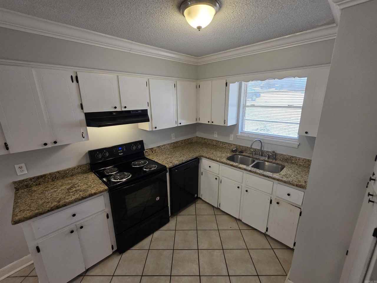 2007 Vancouver Dr - Photo 4 of 14