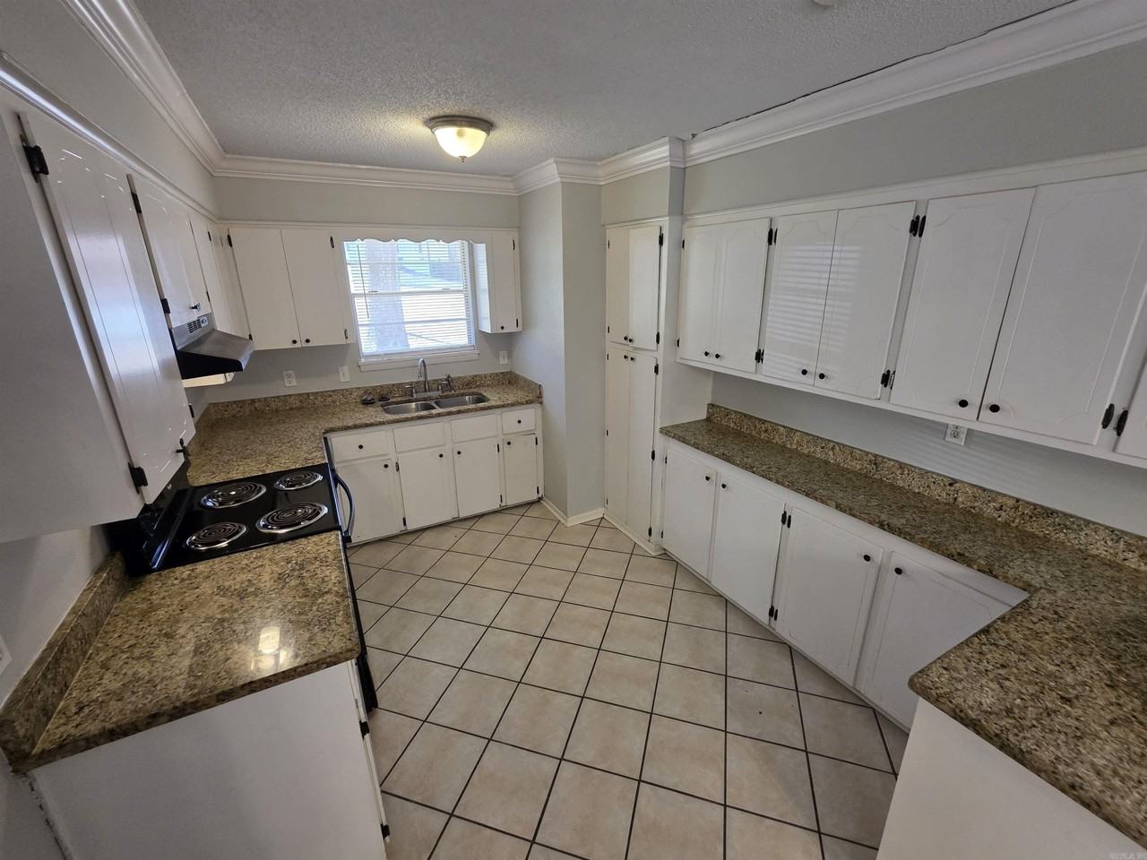 2007 Vancouver Dr - Photo 5 of 14