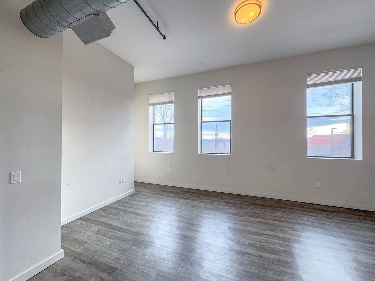 1435 State St - Photo 4 of 16