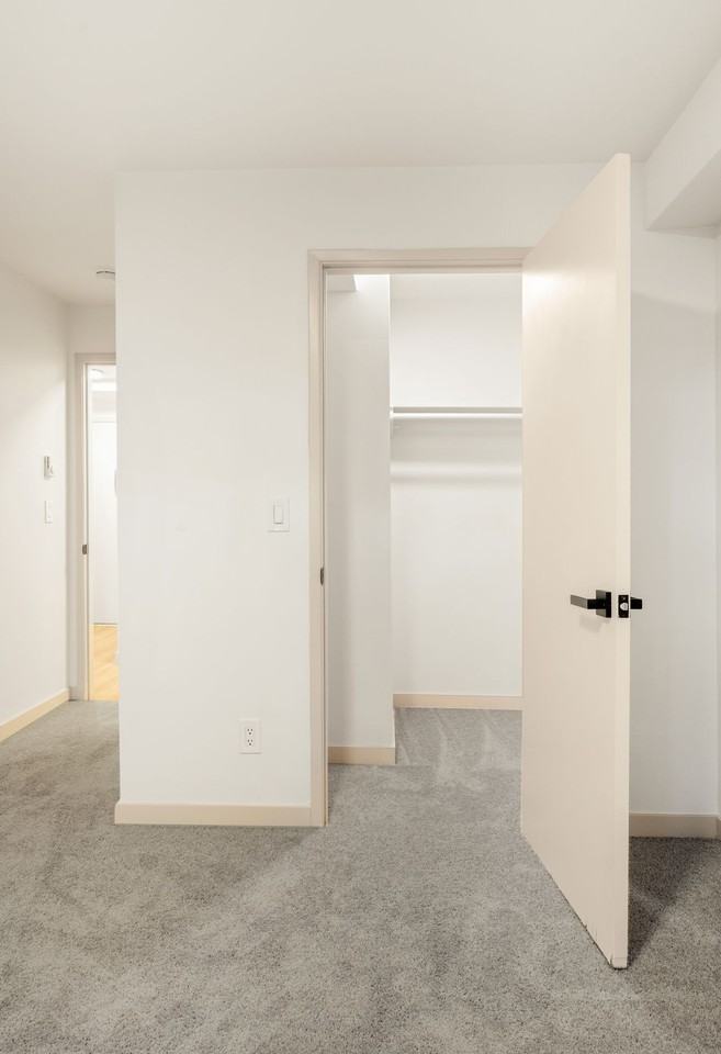 Walnut Manor - Photo 3 of 35