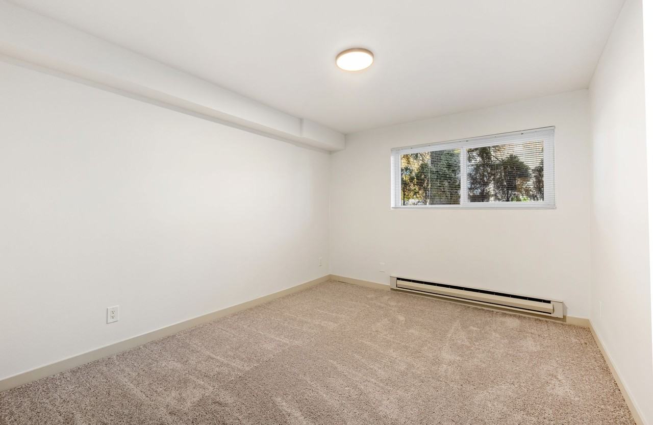 Walnut Manor - Photo 6 of 35