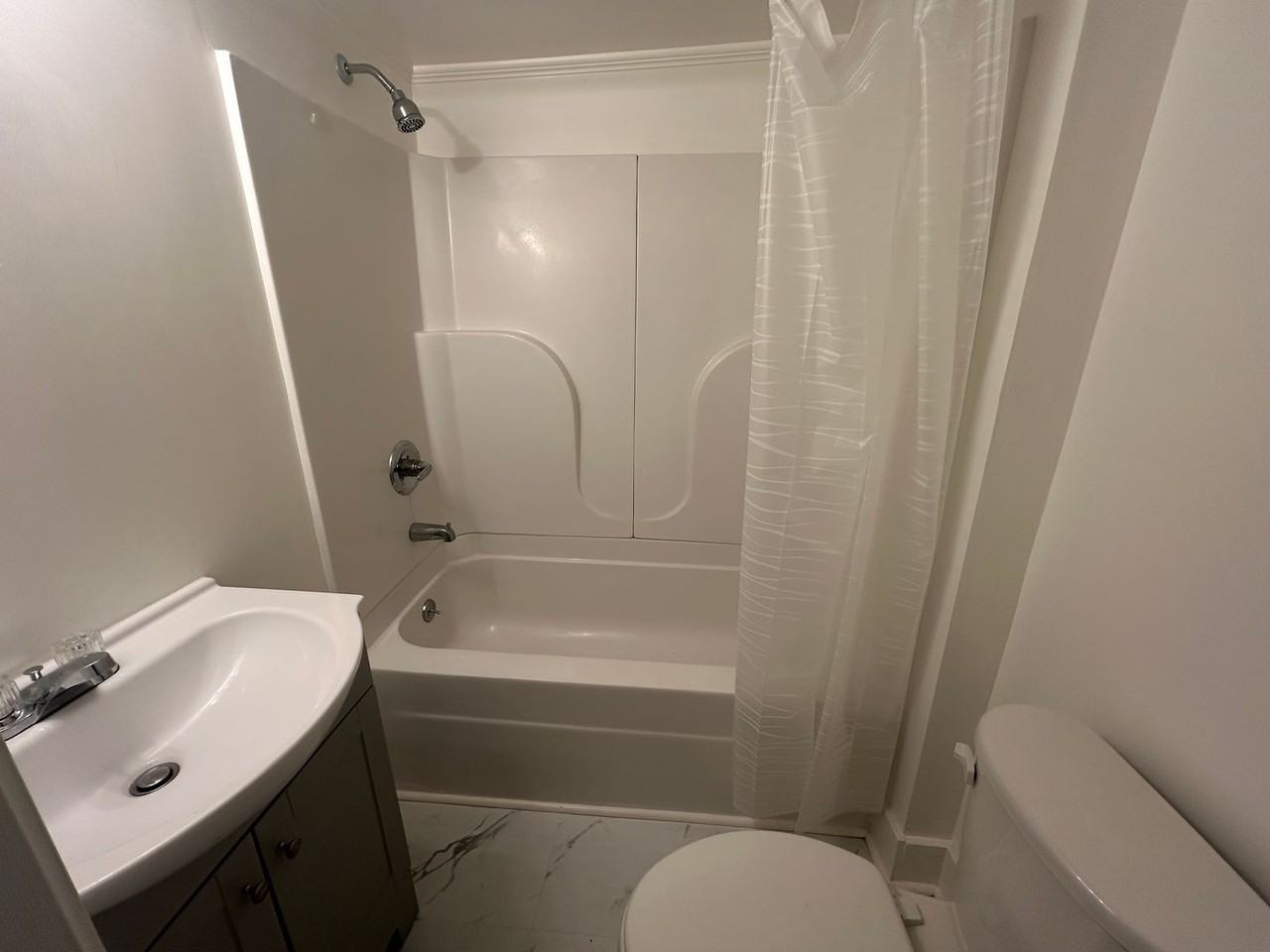 416 N Wilson Ave - Photo 4 of 6