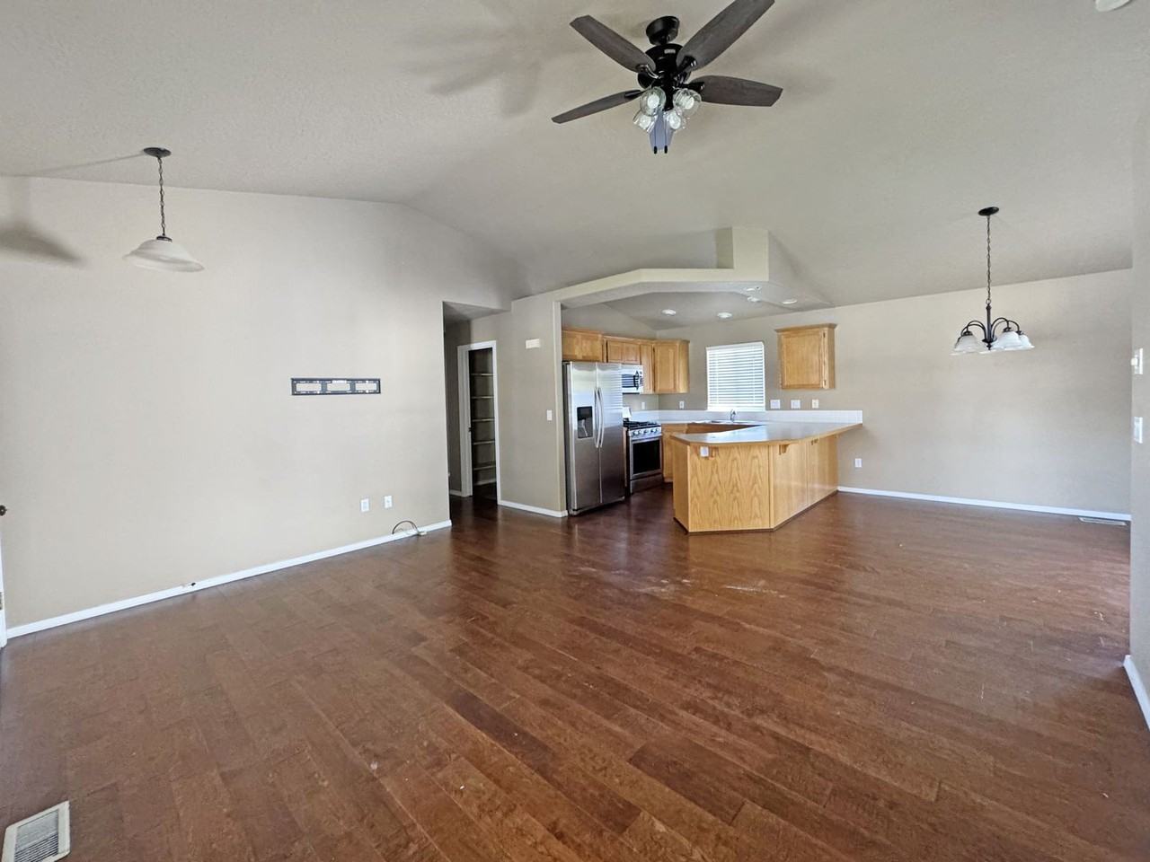 534 Seasons Ct - Photo 3 of 12