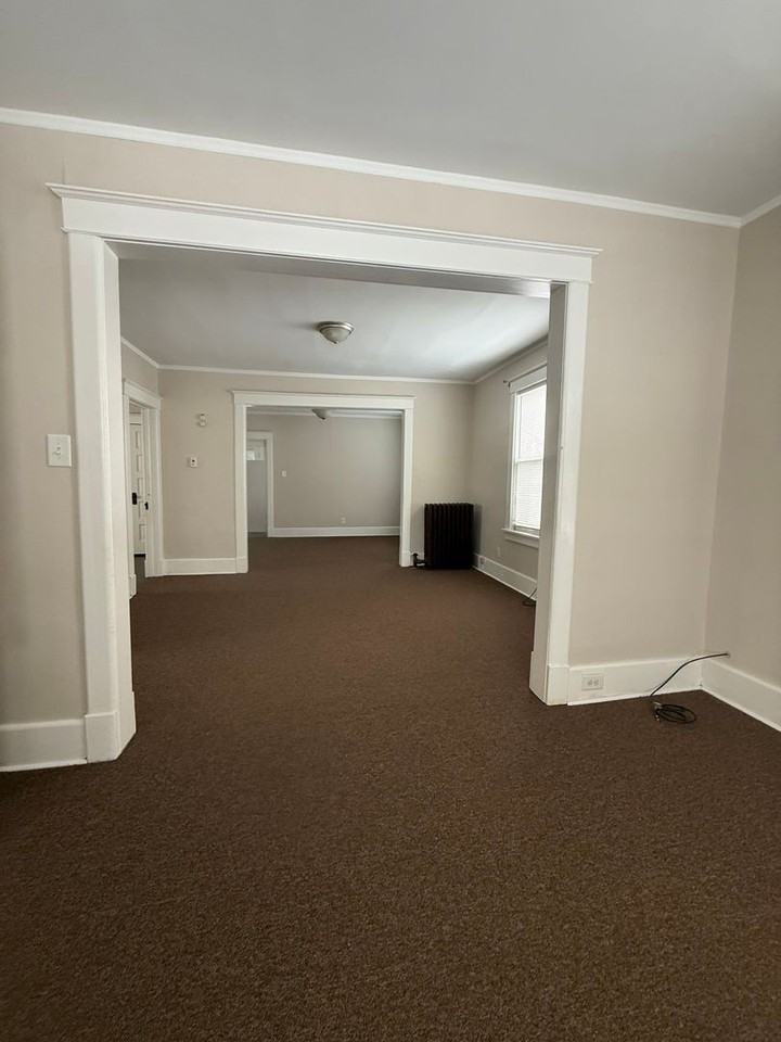 353 Division St - Photo 6 of 8