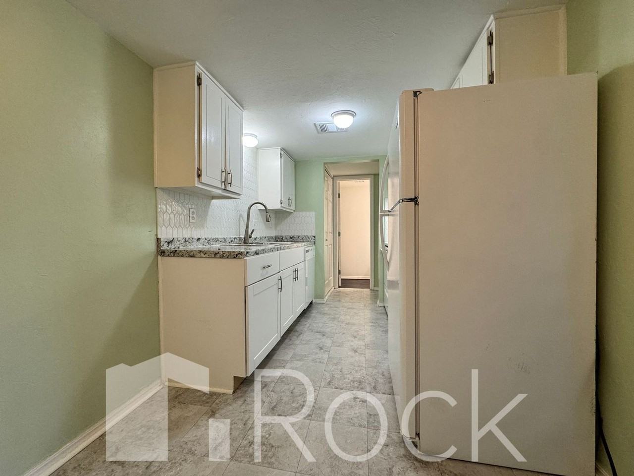 2624 N Ann Arbor Ave - Photo 3 of 29