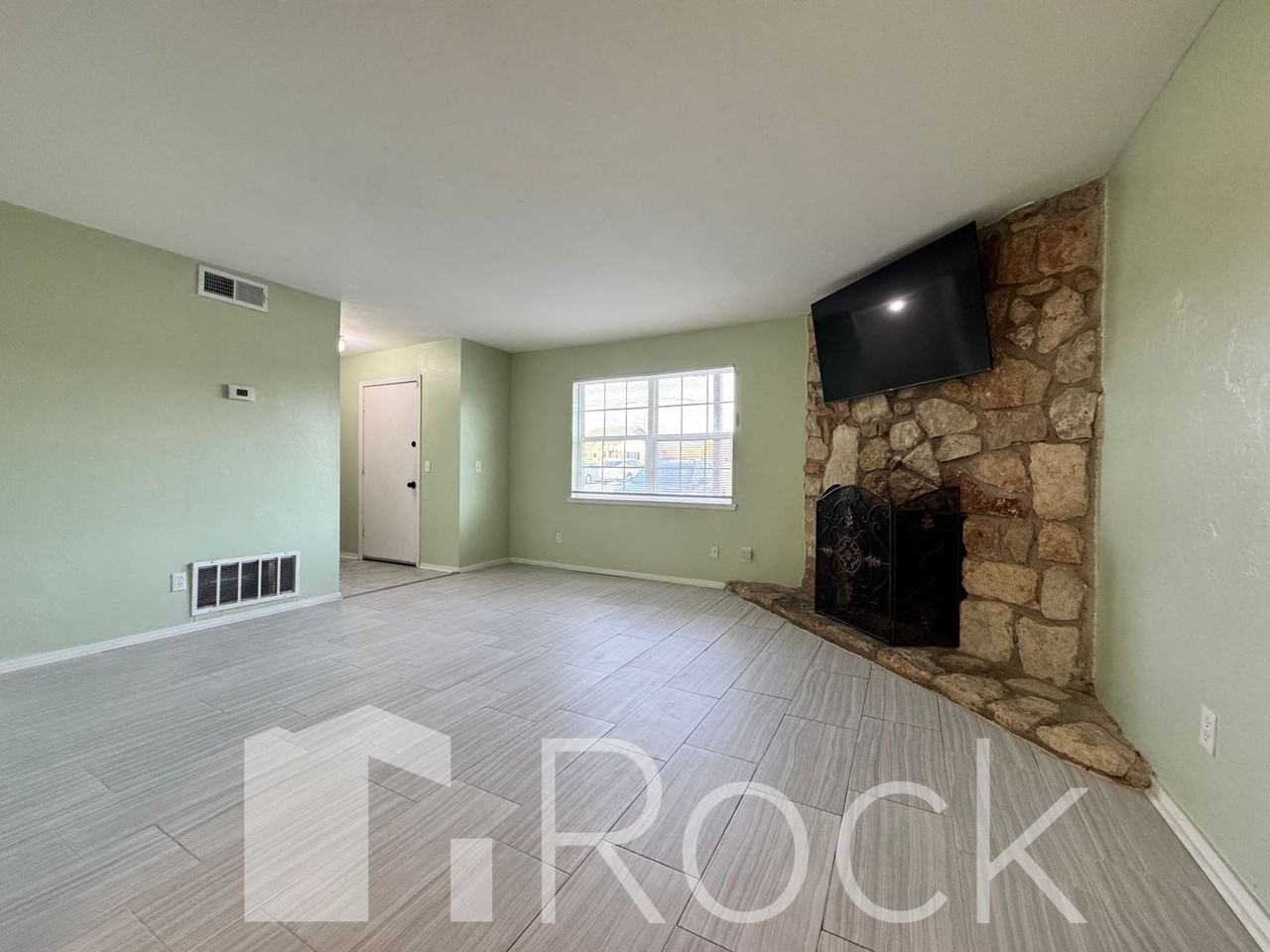 2624 N Ann Arbor Ave - Photo 7 of 29