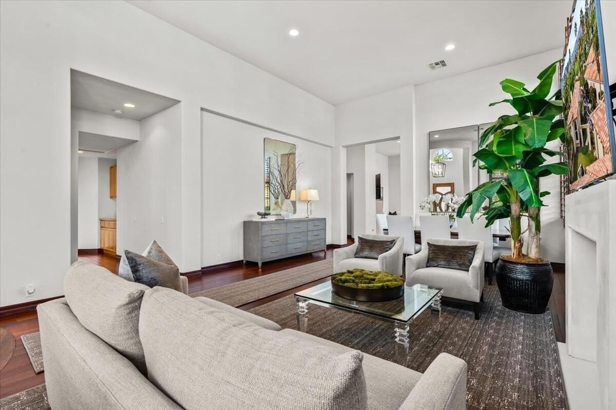 79910 Mission Dr E - Photo 3 of 36