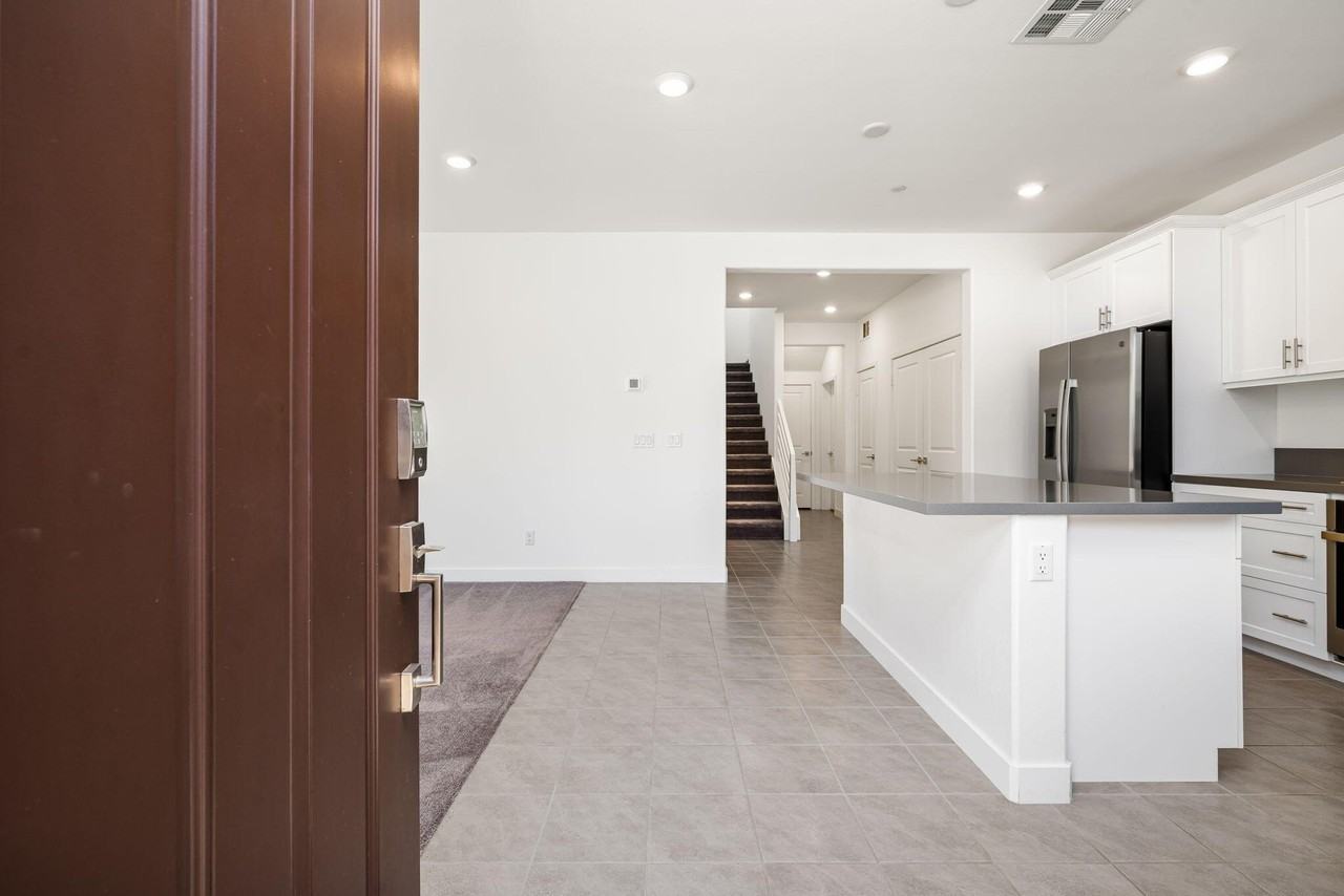 76305 Columbia Dr - Photo 2 of 23