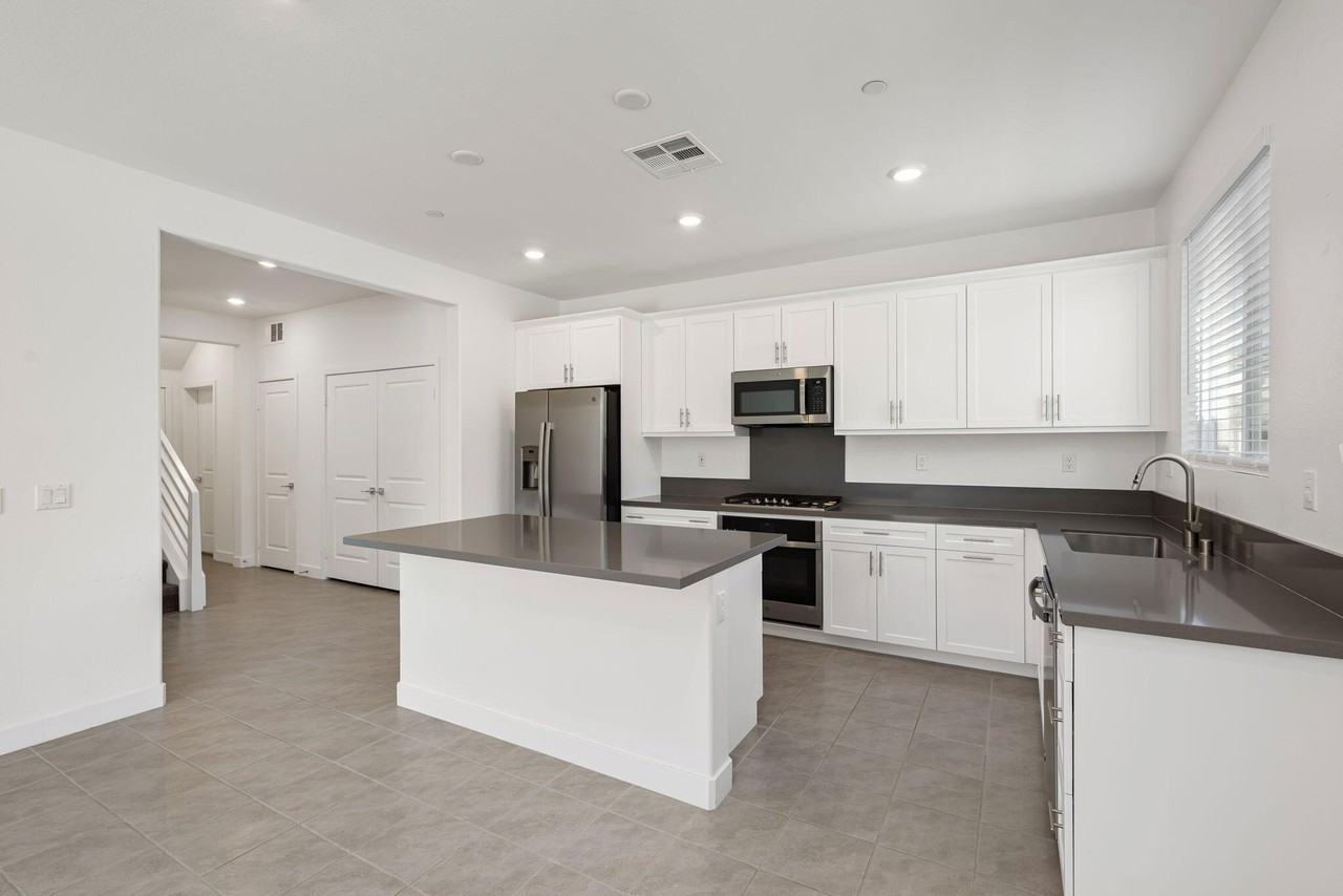 76305 Columbia Dr - Photo 3 of 23