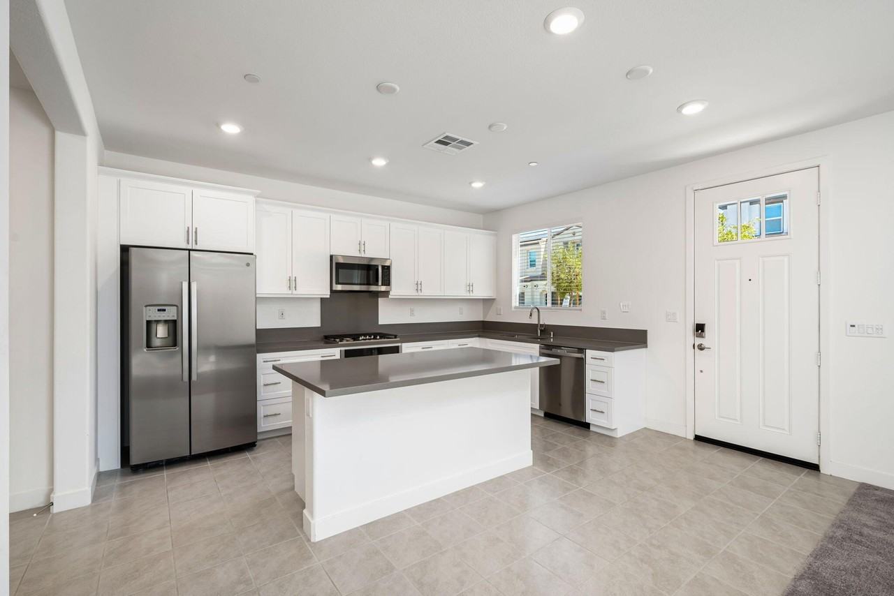 76305 Columbia Dr - Photo 4 of 23