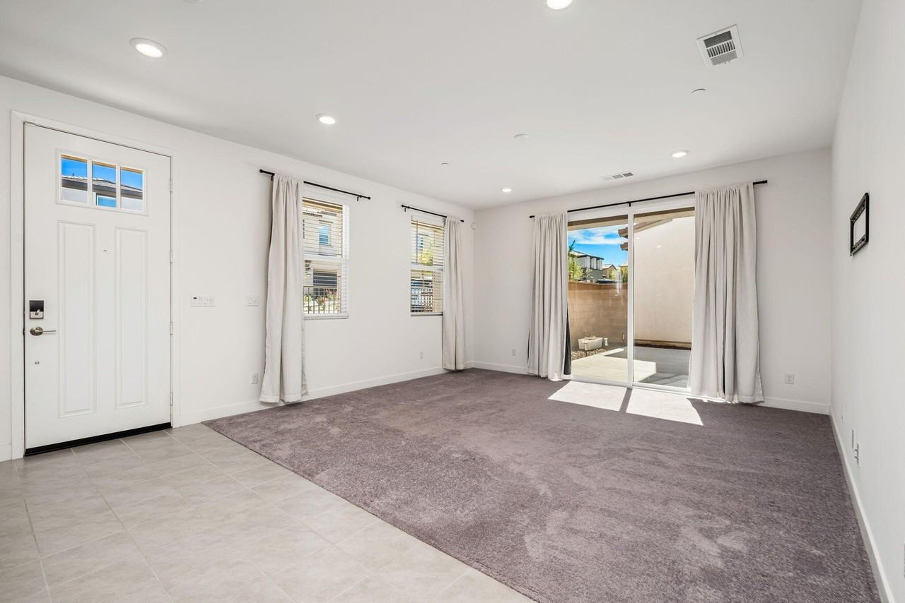 76305 Columbia Dr - Photo 6 of 23