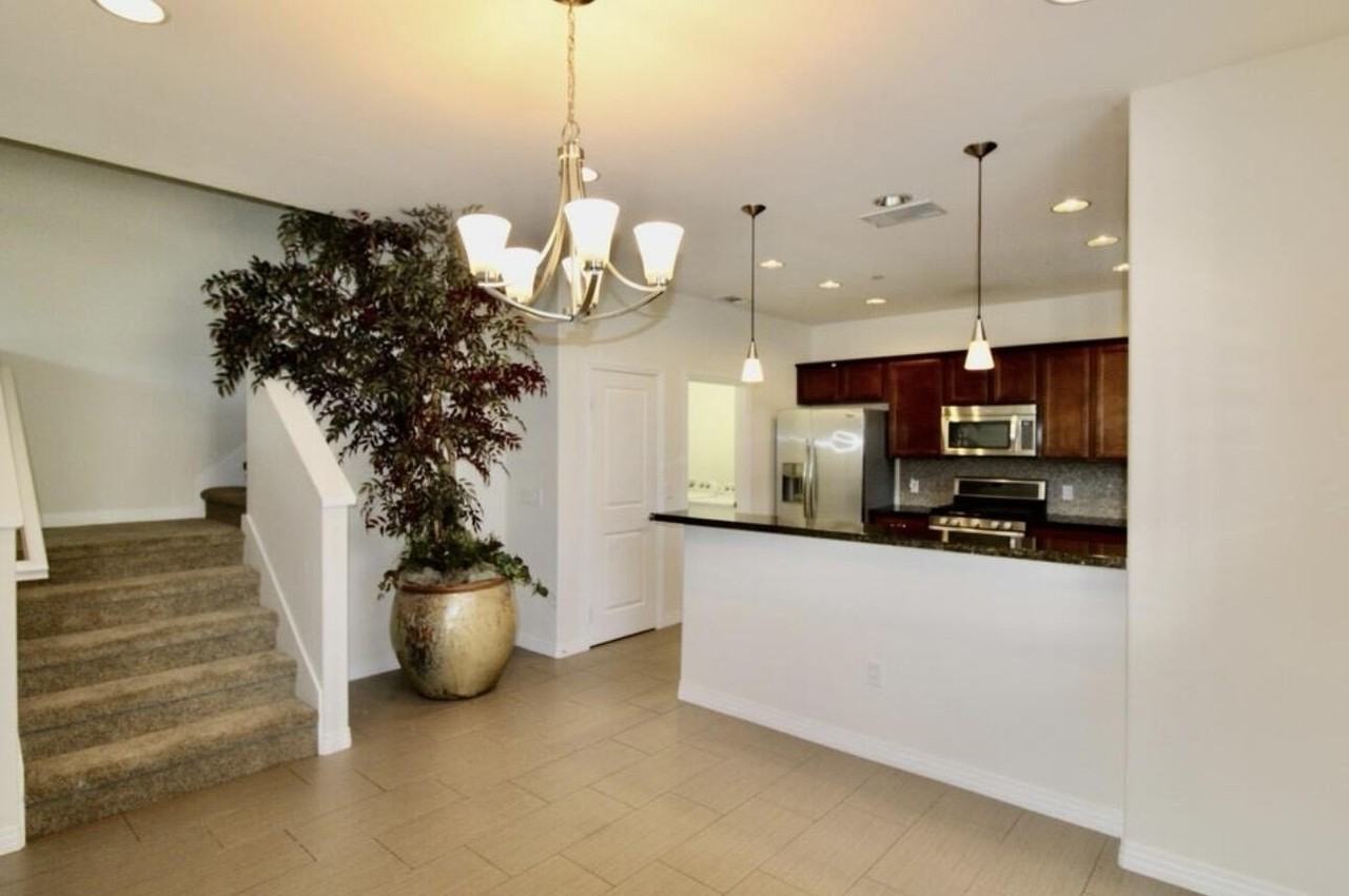 52065 Graythorn Way - Photo 5 of 19