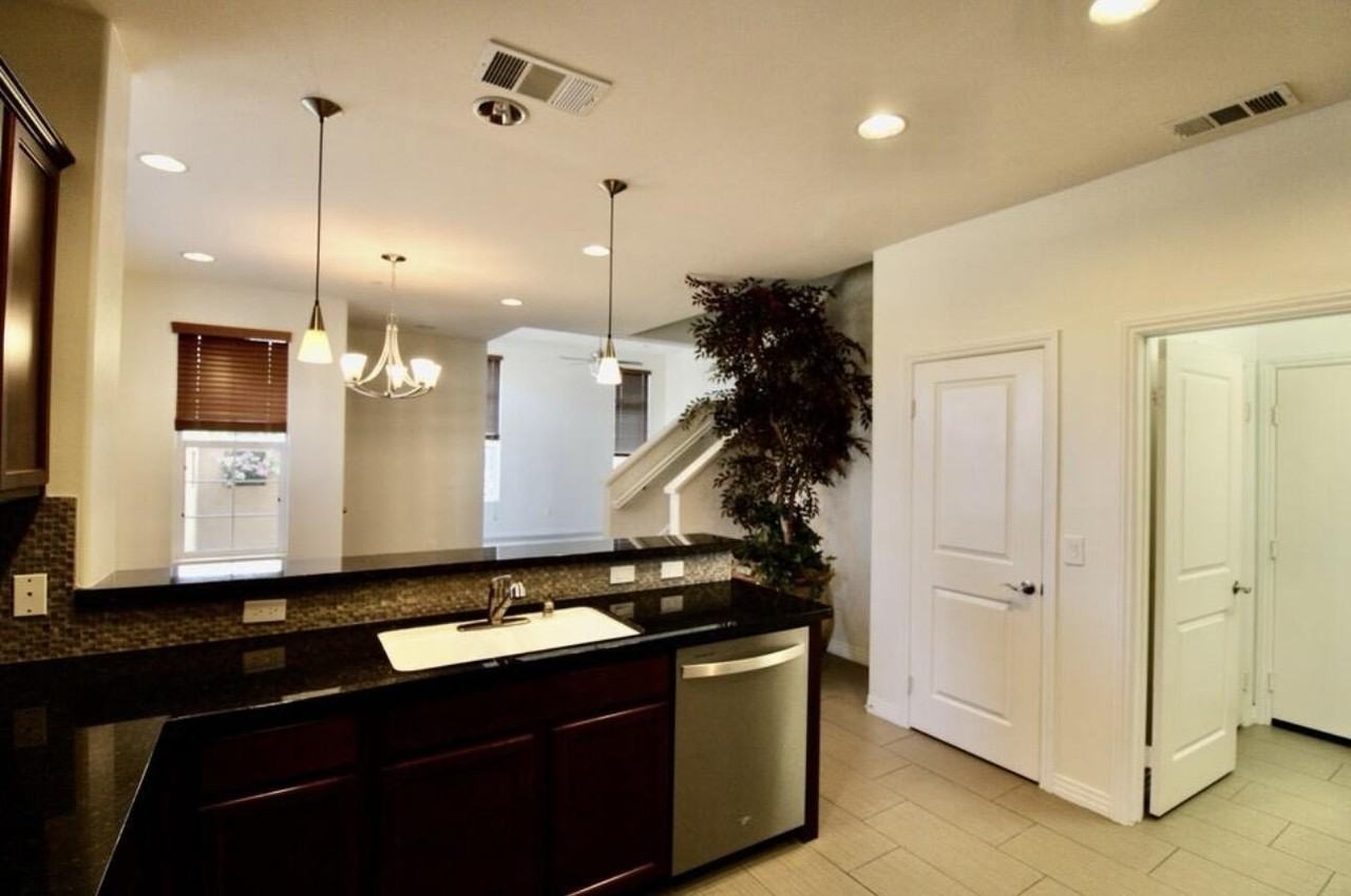 52065 Graythorn Way - Photo 6 of 19